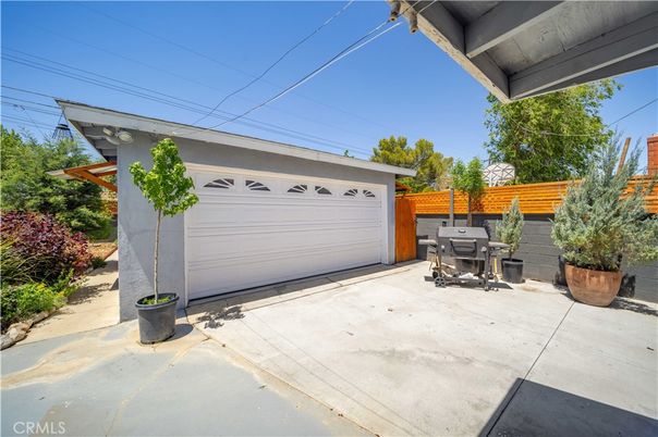 Detached Garage, Exterior