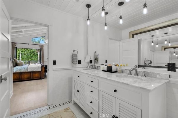 Bathroom, Bedroom, Interior, Pendant Lights, Wood Texture Flooring