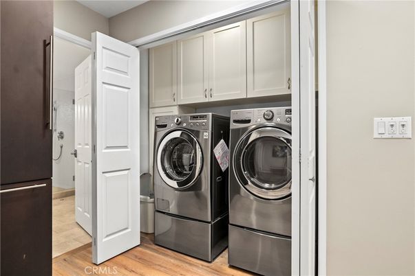 Interior, Utility Closets, Washer, Wood Texture Flooring