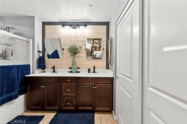 Bathroom, Dual Sink Vanities, Interior