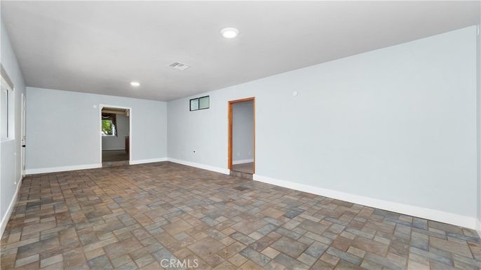 Empty room, Interior, Recessed Lighting