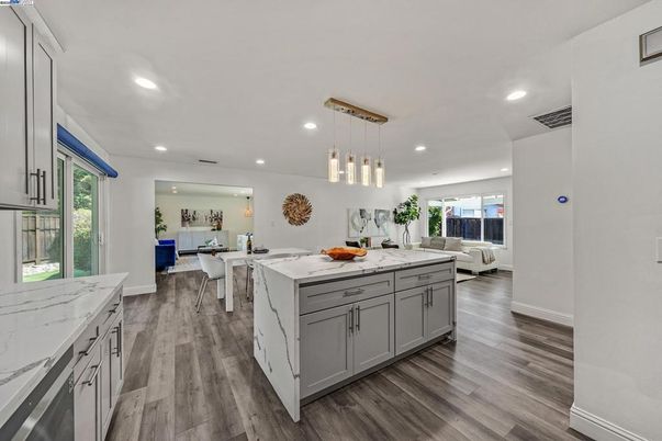 Dining room, Interior, Kitchen, Pendant Lights, Recessed Lighting, Wood Texture Flooring