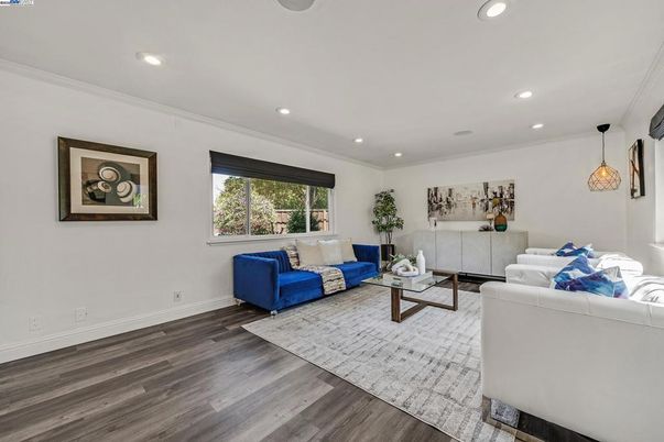 Interior, Living room, Pendant Lights, Recessed Lighting, Wood Texture Flooring