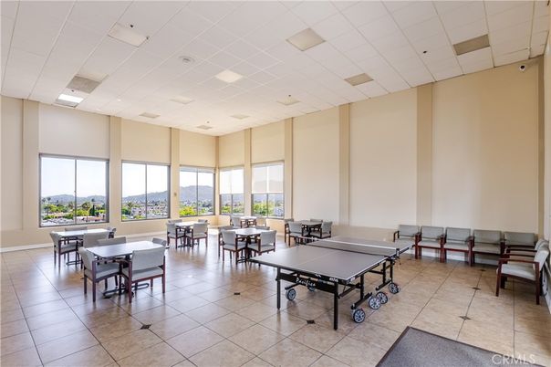 Game Room, Interior, Recessed Lighting