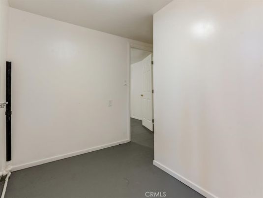 Empty room, Interior
