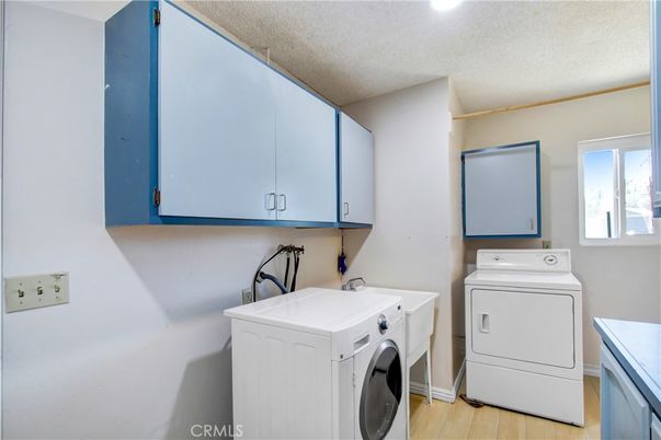 Interior, Washer, Wood Texture Flooring
