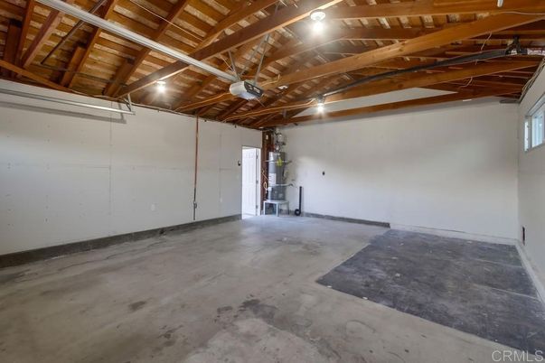 Empty room, Garage, Interior, Wooden Beams, Wooden Ceilings