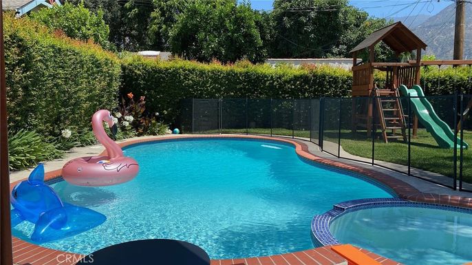 Exterior, Playground, Pool