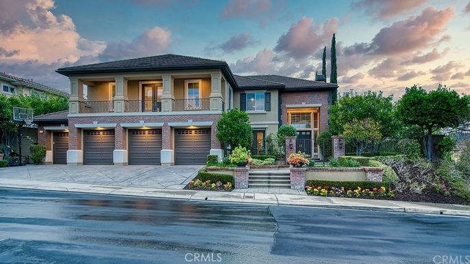 Attached, Exterior, Facade, Mediterranean
