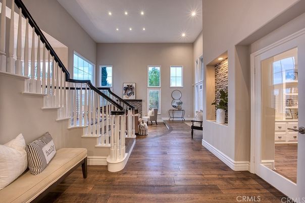 Interior, Recessed Lighting, Wood Texture Flooring
