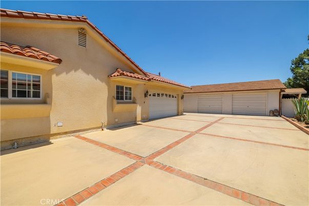 Detached Garage, Exterior