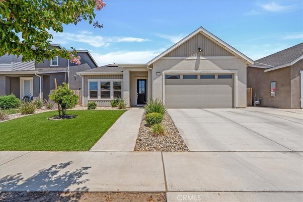 Attached, Exterior, Facade, Ranch
