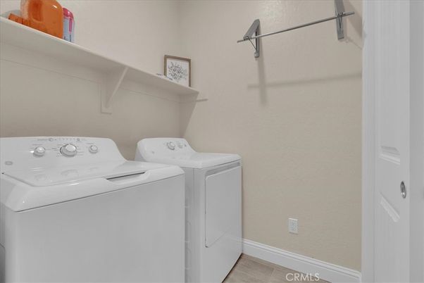 Interior, Washer, Wood Texture Flooring