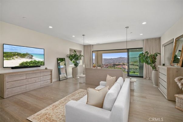 Interior, Living room, Pendant Lights, Recessed Lighting, Wood Texture Flooring