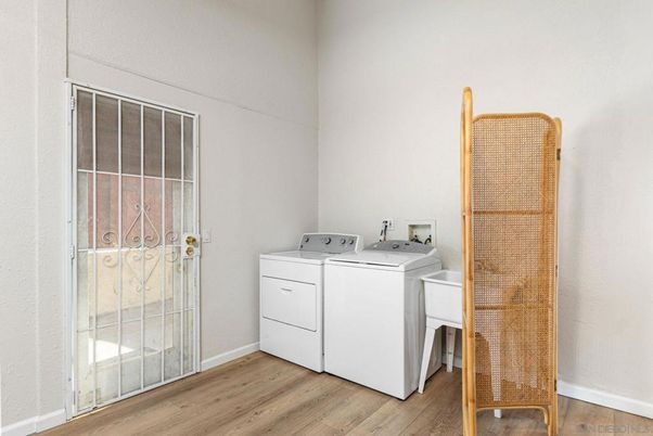 Interior, Washer, Wood Texture Flooring