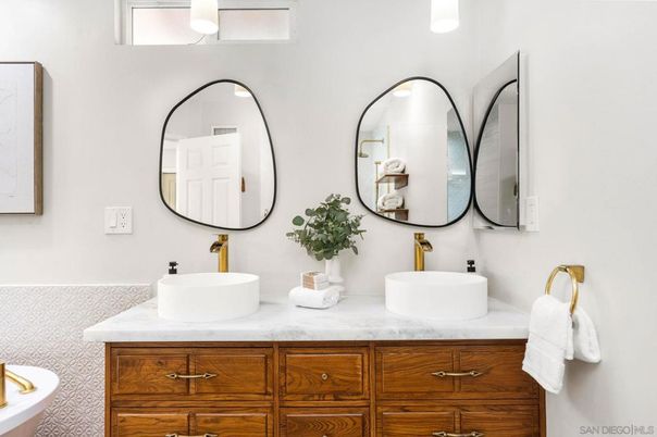 Bathroom, Dual Sink Vanities, Interior