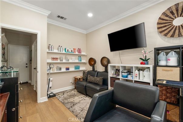 Interior, Recessed Lighting, Wood Texture Flooring