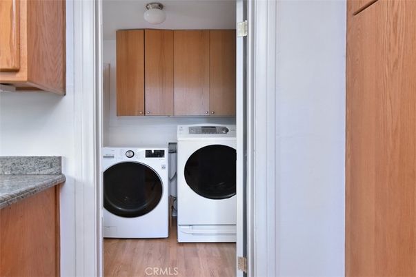 Interior, Utility Closets, Washer, Wood Texture Flooring