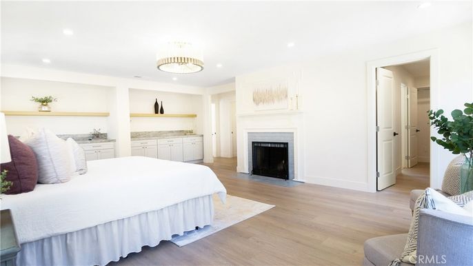 Bedroom, Fireplace, Interior, Pendant Lights, Recessed Lighting, Wood Texture Flooring