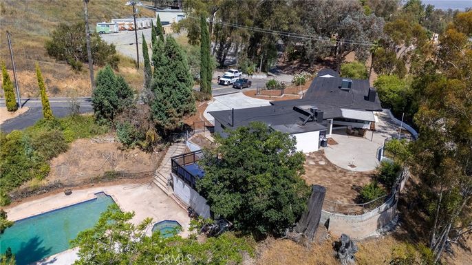 Exterior, Drone