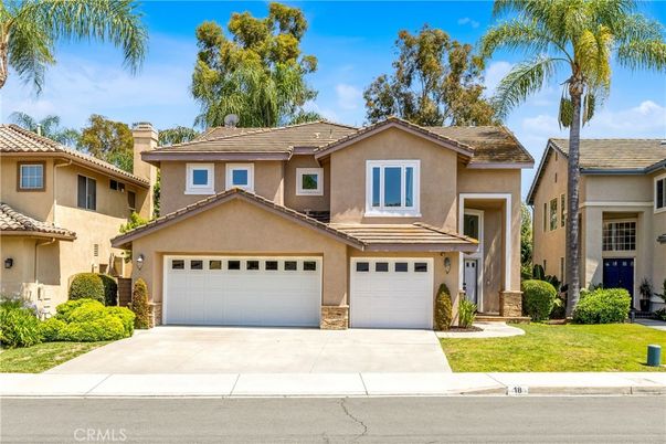 Attached, Exterior, Facade, Mediterranean