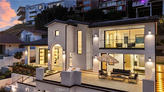 Exterior, Facade, Mediterranean