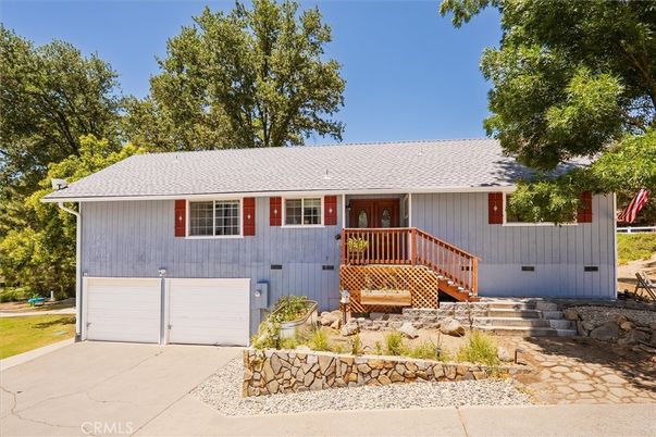 Attached, Exterior, Facade, Raised Ranch