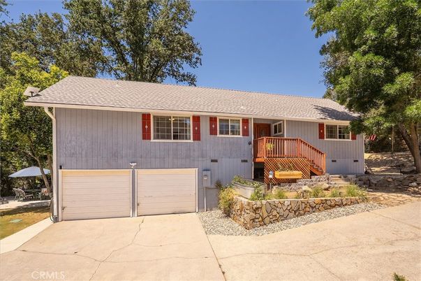 Attached, Exterior, Facade, Raised Ranch