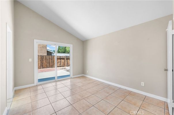 Empty room, Interior
