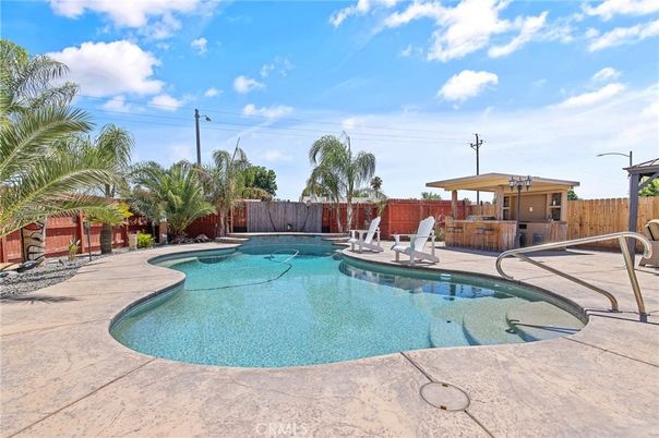 Exterior, Pool