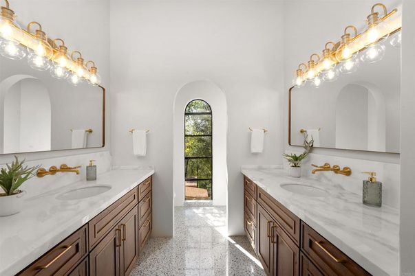 Bathroom, Dual Sink Vanities, Interior