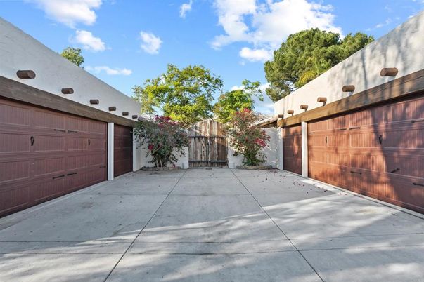 Detached Garage, Exterior