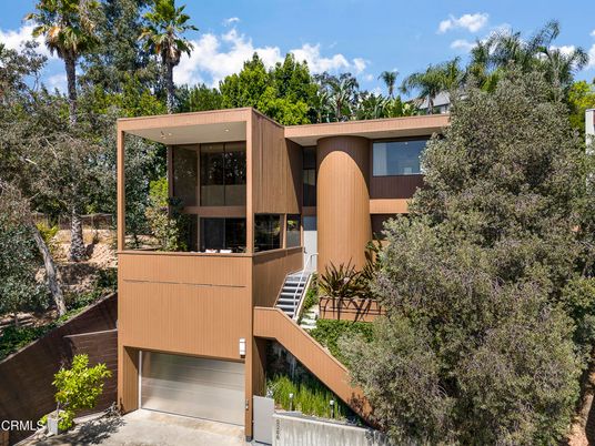 Attached, Exterior, Facade, Modern
