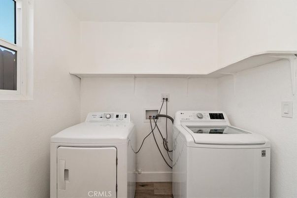 Interior, Utility Closets, Washer, Wood Texture Flooring
