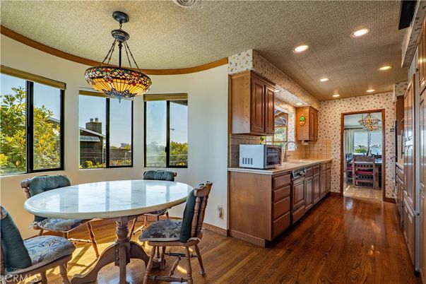 Dining room, Interior, Kitchen, Pendant Lights, Recessed Lighting, Wood Texture Flooring