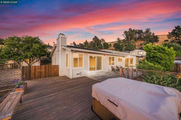 Exterior, Hot Tub