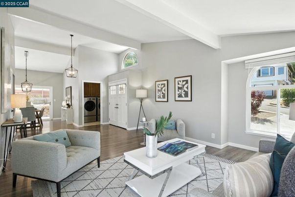 Dining room, Interior, Living room, Pendant Lights, Washer, Wood Texture Flooring