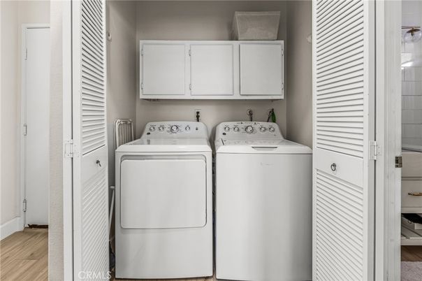 Interior, Utility Closets, Washer, Wood Texture Flooring