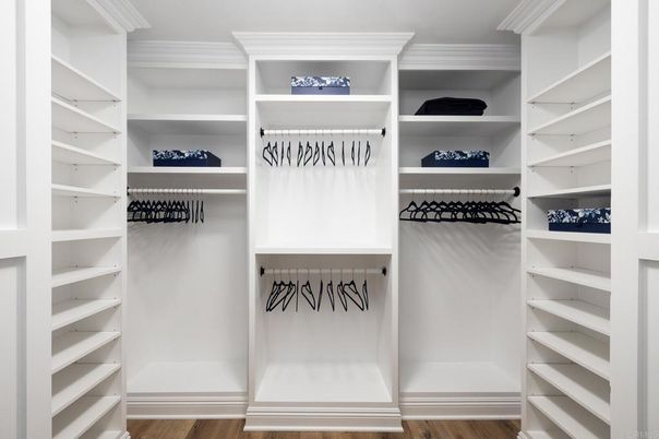 Interior, Walk-in Closets, Wood Texture Flooring