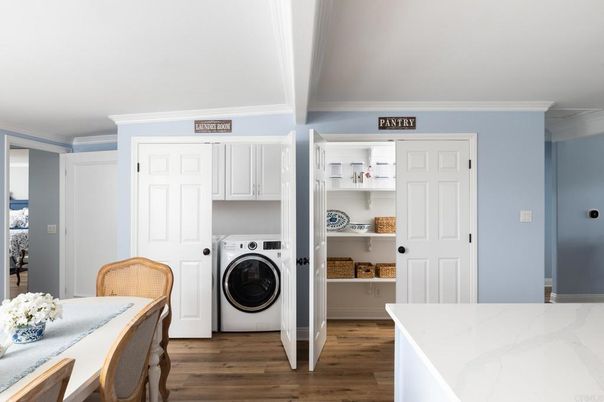 Interior, Utility Closets, Washer, Wood Texture Flooring