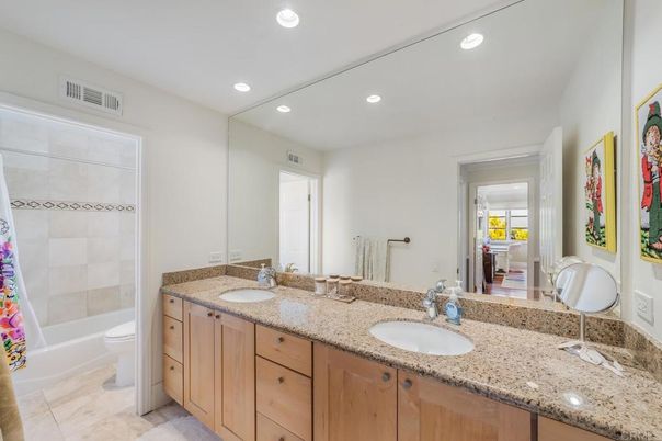 Bathroom, Dual Sink Vanities, Interior, Recessed Lighting