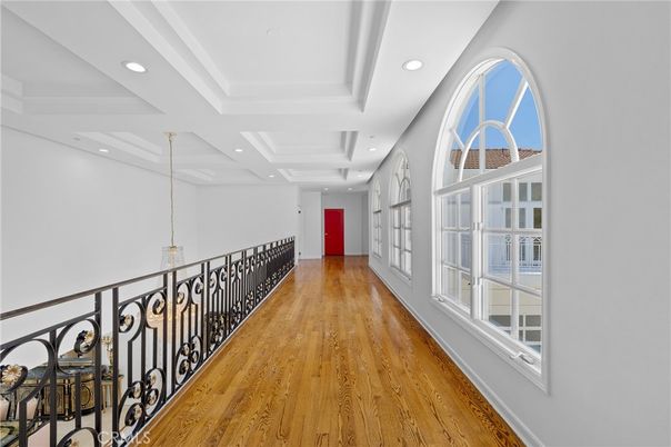 Interior, Pendant Lights, Recessed Lighting, Wood Texture Flooring