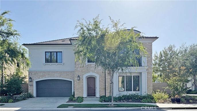 Attached, Exterior, Facade, Mediterranean