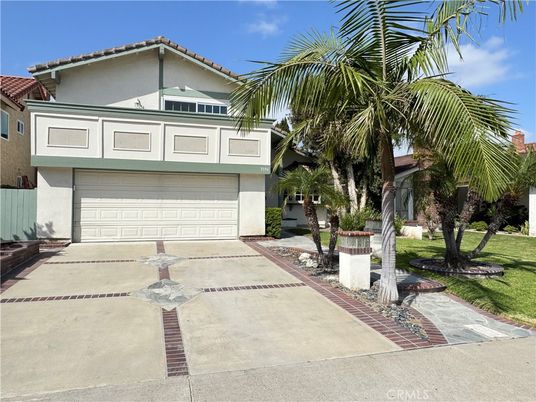 Attached, Exterior, Facade, Mediterranean