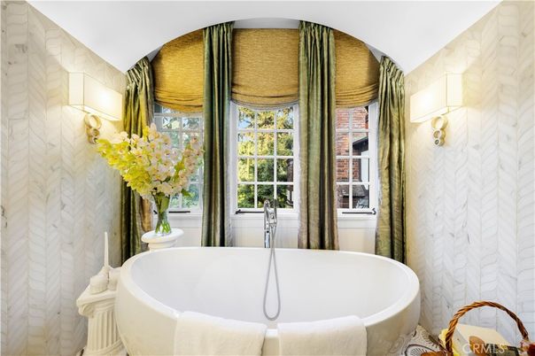 Bathroom, Free Standing Baths, Interior