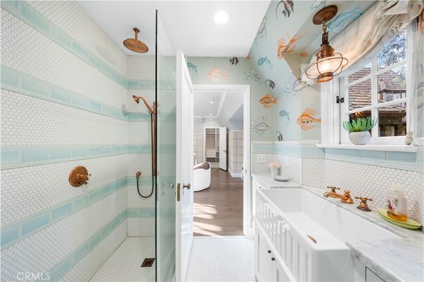 Bathroom, Glass Shower, Interior, Pendant Lights, Recessed Lighting