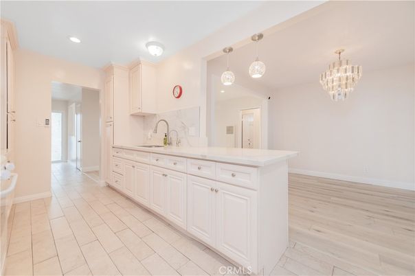 Chandelier, Interior, Kitchen, Marble Walls, Pendant Lights, Recessed Lighting, Wood Texture Flooring