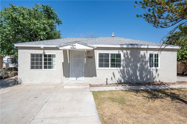 Exterior, Facade, Ranch