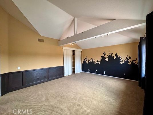 Empty room, Interior