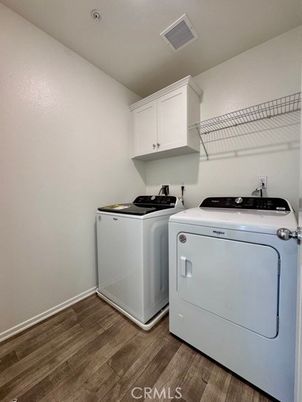 Interior, Recessed Lighting, Washer, Wood Texture Flooring